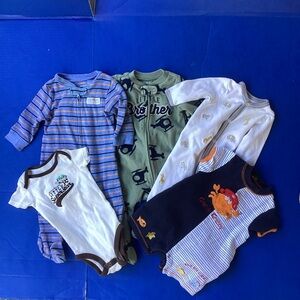 Bundle of 5 boys assorted clothing Colorful Bodysuit Collection, size 6 months
